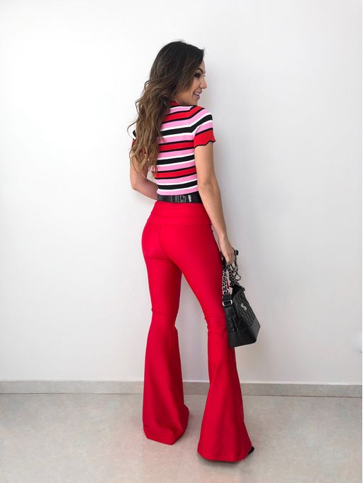 calça flare vermelha