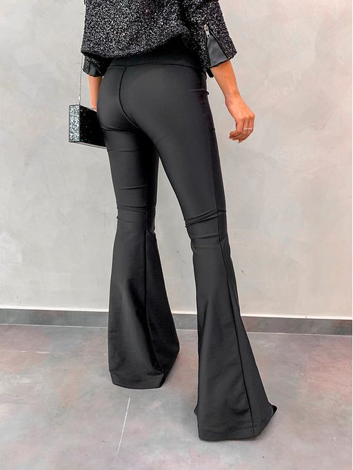 calça flare camuflada