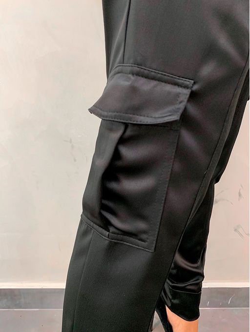calça cetim preta