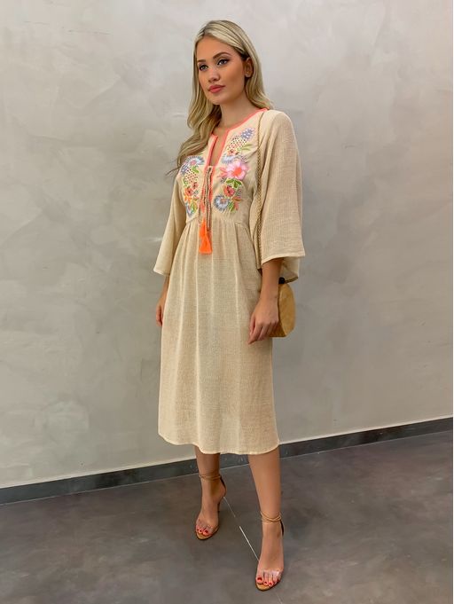 vestido com tela bordada