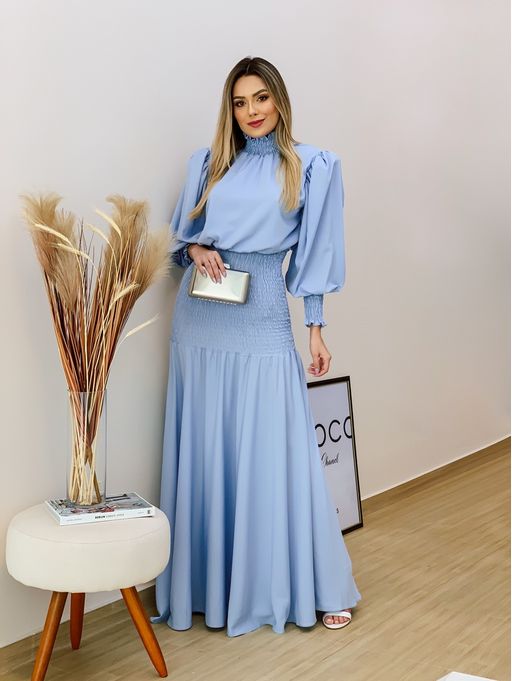 vestido azul lança perfume